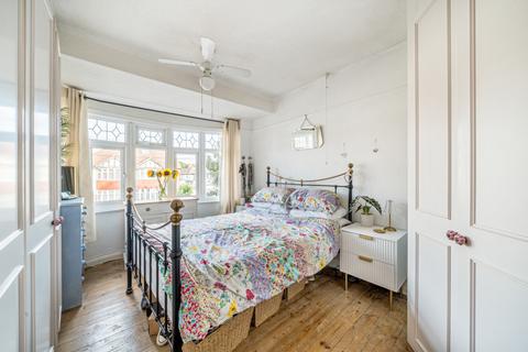 118 Wills Crescent, Hounslow, TW3 2JD