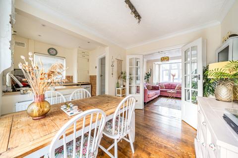 118 Wills Crescent, Hounslow, TW3 2JD