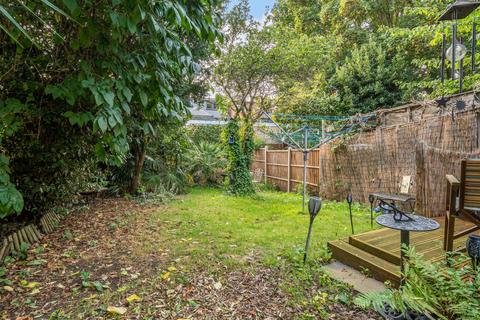 118 Wills Crescent, Hounslow, TW3 2JD