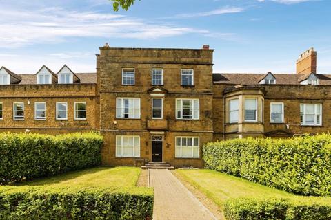 2 bedroom flat for sale, South Bar Street, Banbury OX16