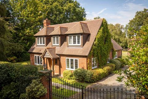 5 bedroom detached house for sale, Roundabout Road, Crawley RH10