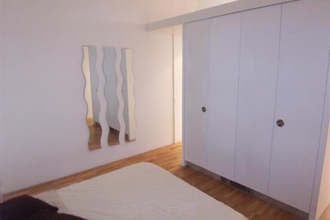 Studio to rent, Abito, 85 Greengate