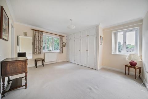 16b Bartholomew Close, Haslemere, GU27 1EN