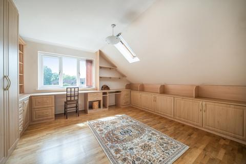 16b Bartholomew Close, Haslemere, GU27 1EN
