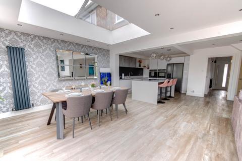 233 Castle Lane, Solihull, B92 8SW