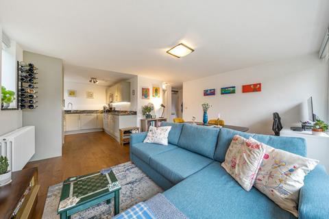 43 Leaf Close, Northwood, HA6 2YY