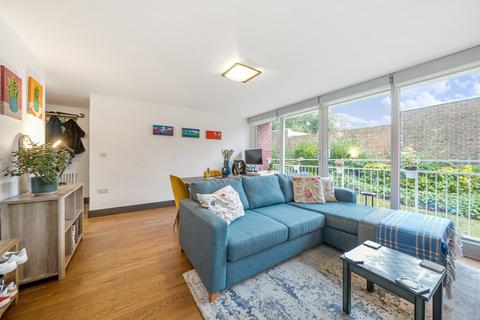 43 Leaf Close, Northwood, HA6 2YY