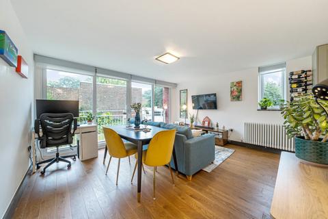 43 Leaf Close, Northwood, HA6 2YY