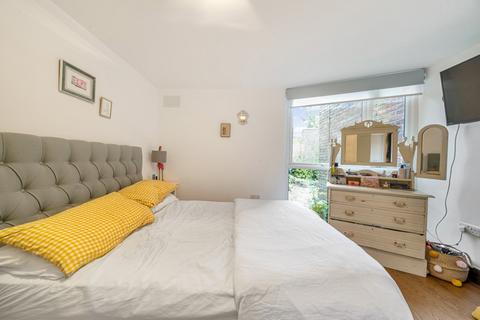 43 Leaf Close, Northwood, HA6 2YY