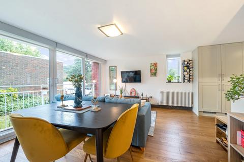43 Leaf Close, Northwood, HA6 2YY