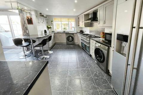 4 bedroom semi-detached house for sale, Hillingford Avenue, Birmingham, B43