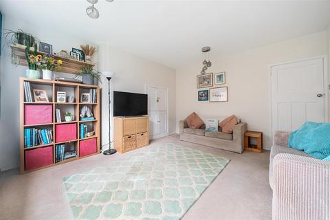 2 bedroom end of terrace house for sale, Kings Road, Lee-On-The-Solent PO13