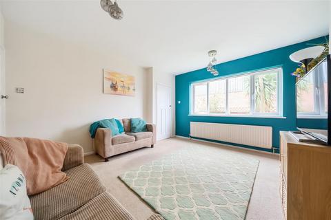 2 bedroom end of terrace house for sale, Kings Road, Lee-On-The-Solent PO13