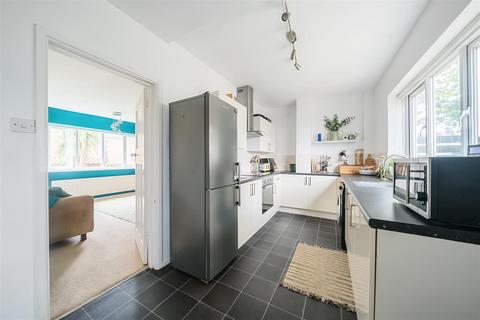 2 bedroom end of terrace house for sale, Kings Road, Lee-On-The-Solent PO13