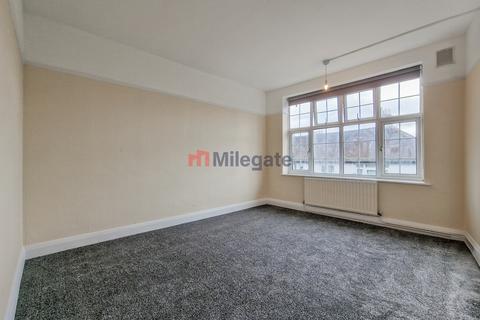 2 bedroom flat to rent, Carshalton SM5