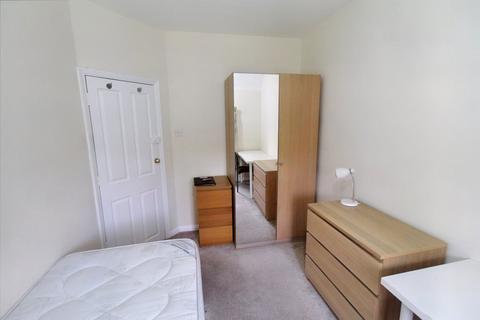 1 bedroom property to rent, Queens Road West, Beeston, Nottingham, NG9 1GT