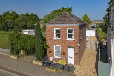 2 bedroom detached house for sale, High Street, Gosberton