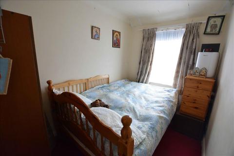 2 bedroom flat for sale, Amesbury Road, Feltham, Middlesex, TW13