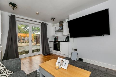 1 bedroom apartment for sale, Woodlands Road, REDHILL, Surrey, RH1