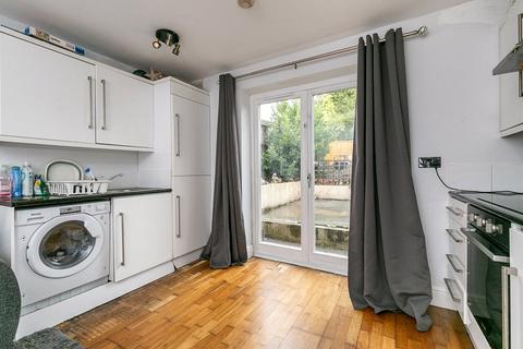 1 bedroom apartment for sale, Woodlands Road, REDHILL, Surrey, RH1