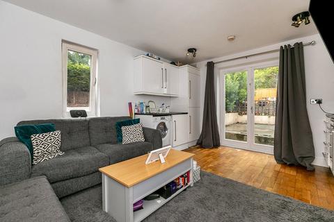 1 bedroom apartment for sale, Woodlands Road, REDHILL, Surrey, RH1