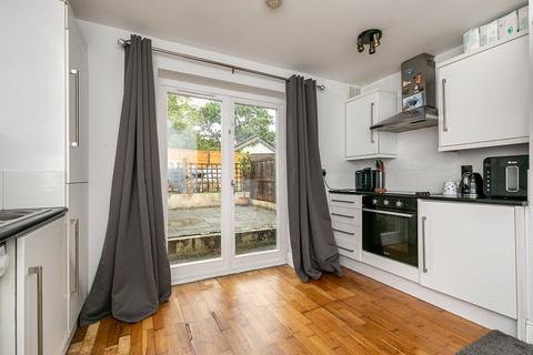 1 bedroom apartment for sale, Woodlands Road, REDHILL, Surrey, RH1