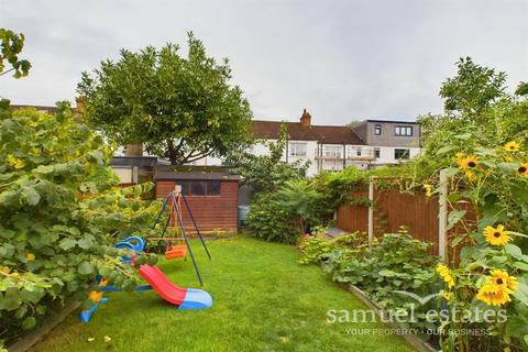 3 bedroom terraced house for sale, Bishops Park Road, London, SW16