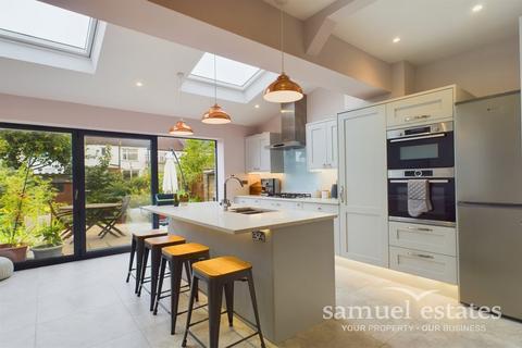 73 Bishops Park Road, London, SW16 5TX