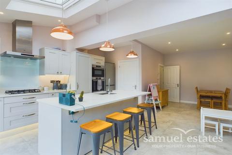 73 Bishops Park Road, London, SW16 5TX
