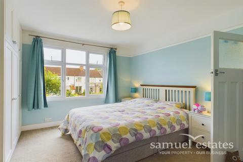 73 Bishops Park Road, London, SW16 5TX