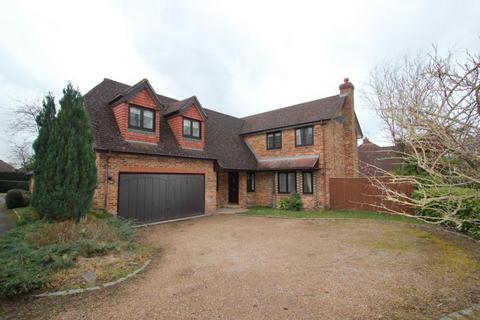 5 bedroom detached house to rent, Fairlawn Park, Woking GU21