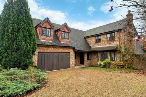 5 bedroom detached house to rent, Fairlawn Park, Woking GU21