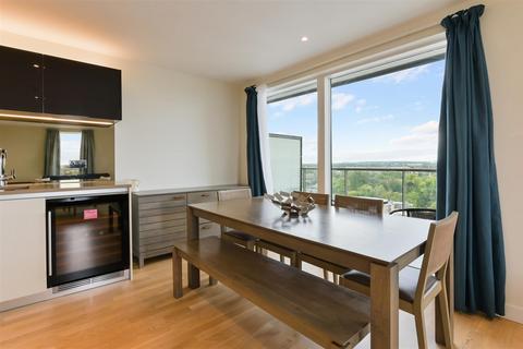 3 bedroom apartment to rent, Hyperion Tower, Brentford, TW8