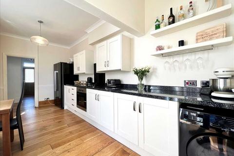 1 bedroom apartment for sale, NEW LISTING!!!!!, Leigh on Sea SS9