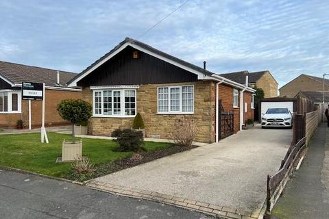 2 bedroom detached bungalow to rent, Burton Acres Way, Huddersfield HD8