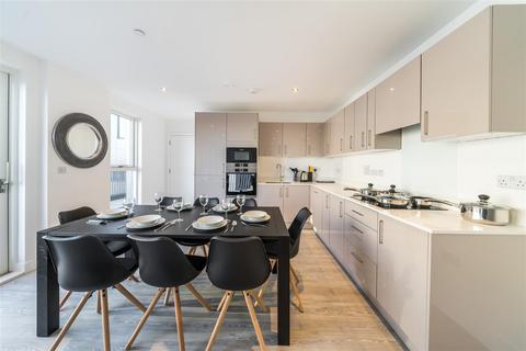 3 bedroom apartment to rent, Granta Court, Acton W3