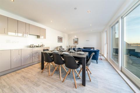 3 bedroom apartment to rent, Granta Court, Acton W3