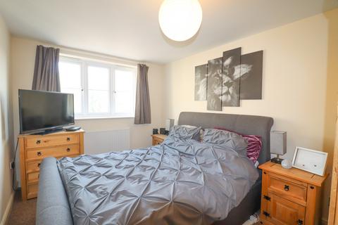 2 bedroom end of terrace house to rent, St Marys Square, Newmarket