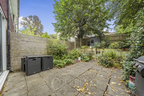 34 Woodmere, London, SE9 5NT