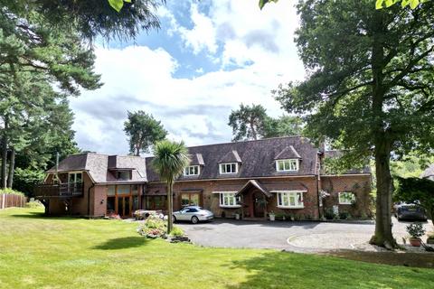 5 bedroom detached house for sale, The Orchard, Chilworth Road, Chilworth, Hampshire, SO16