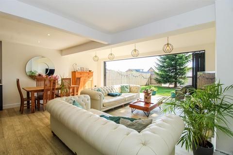 4 bedroom detached house for sale, Wood Lane, Leeds LS26