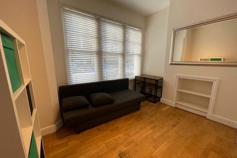 Flat to rent, Salisbury Road, Green Lanes, N4