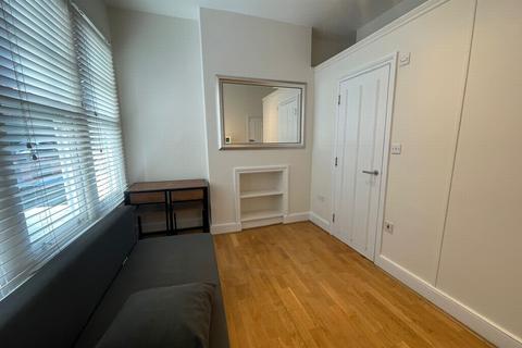 Flat to rent, Salisbury Road, Green Lanes, N4