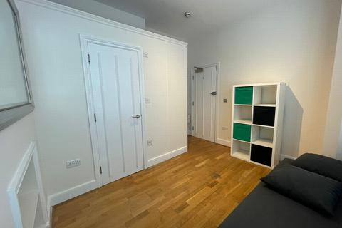 Flat to rent, Salisbury Road, Green Lanes, N4