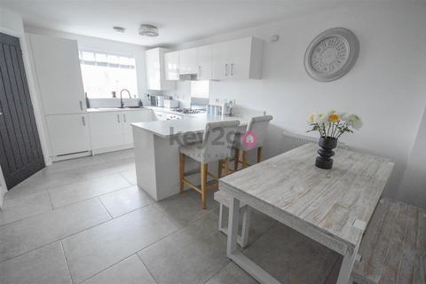 3 bedroom end of terrace house for sale, Hurrier Place, Halfway, Sheffield, S20