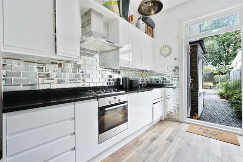 1 bedroom flat for sale, Alexandra Road, London N8