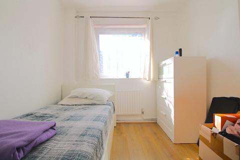 4 bedroom house to rent, Bow Common Lane, London E3