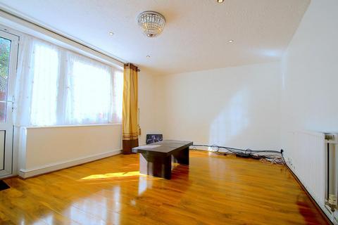 4 bedroom house to rent, Bow Common Lane, London E3