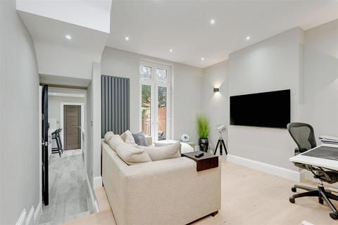 1 bedroom flat for sale, Leverton Street