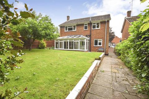 4 bedroom detached house to rent, Abbey Way, Hampshire GU14